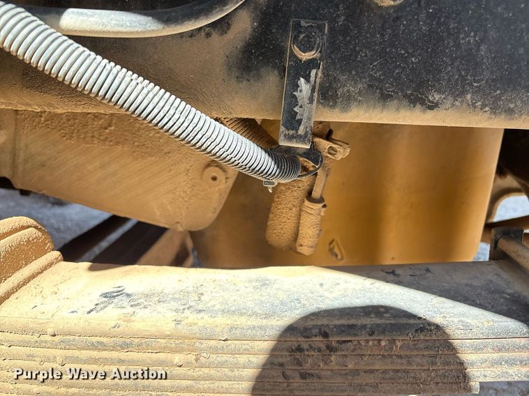 image for item DX8069 2014 Caterpillar CT660 semi truck