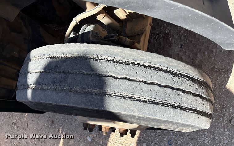 image for item DX8069 2014 Caterpillar CT660 semi truck