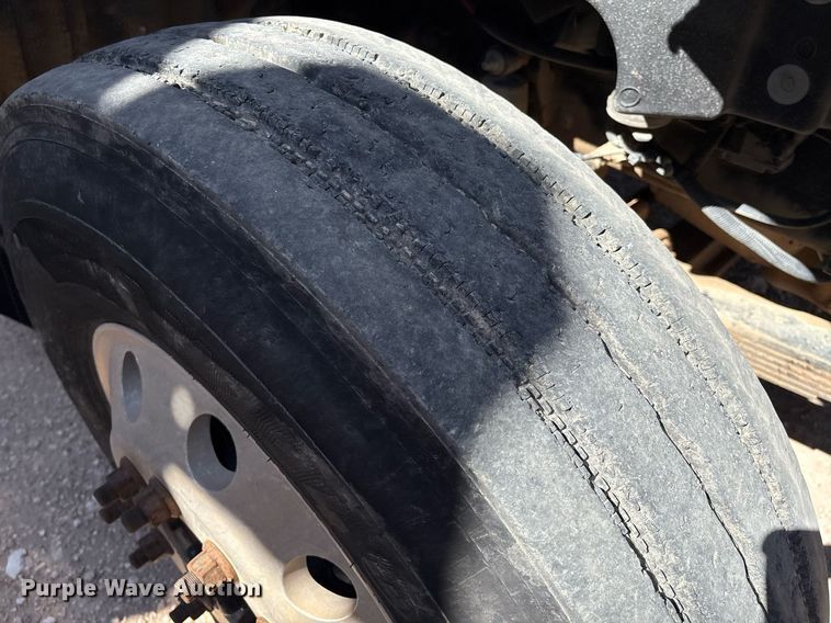 image for item DX8069 2014 Caterpillar CT660 semi truck