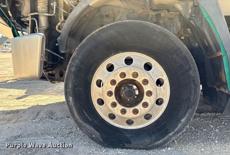 image for item DX8069 2014 Caterpillar CT660 semi truck