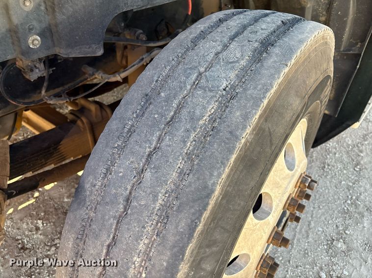 image for item DX8069 2014 Caterpillar CT660 semi truck