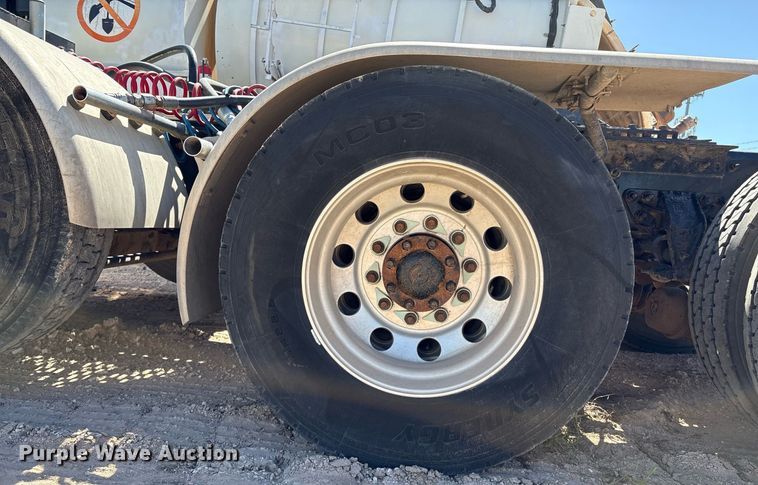 image for item DX8069 2014 Caterpillar CT660 semi truck