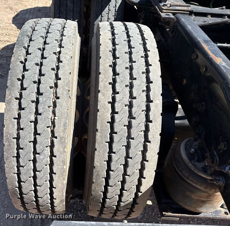 image for item DX8069 2014 Caterpillar CT660 semi truck