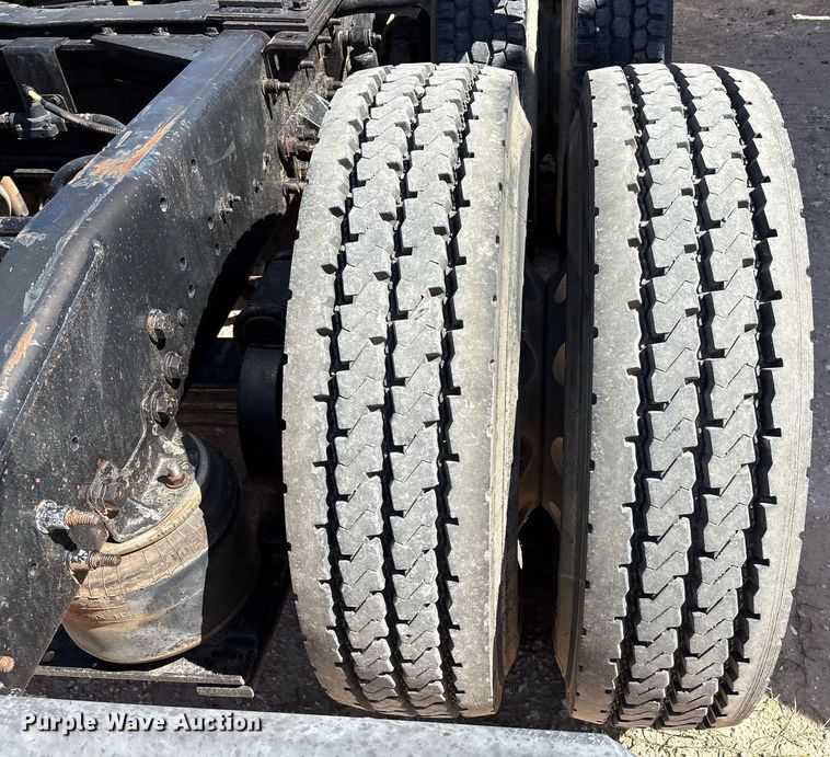 image for item DX8069 2014 Caterpillar CT660 semi truck