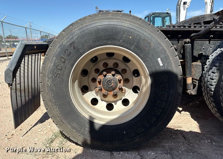 image for item DX8069 2014 Caterpillar CT660 semi truck