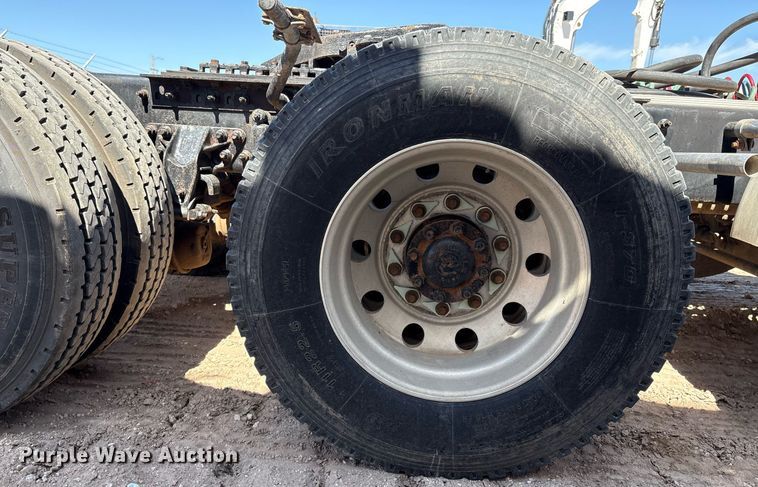 image for item DX8069 2014 Caterpillar CT660 semi truck