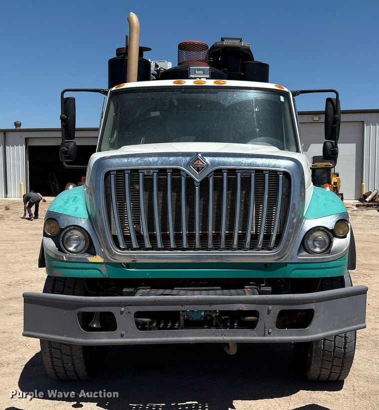 image for item DX8070 2009 International 7600 hydrovac truck