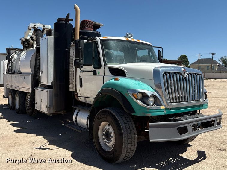 image for item DX8070 2009 International 7600 hydrovac truck
