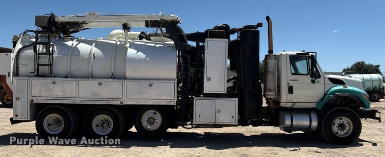 image for item DX8070 2009 International 7600 hydrovac truck