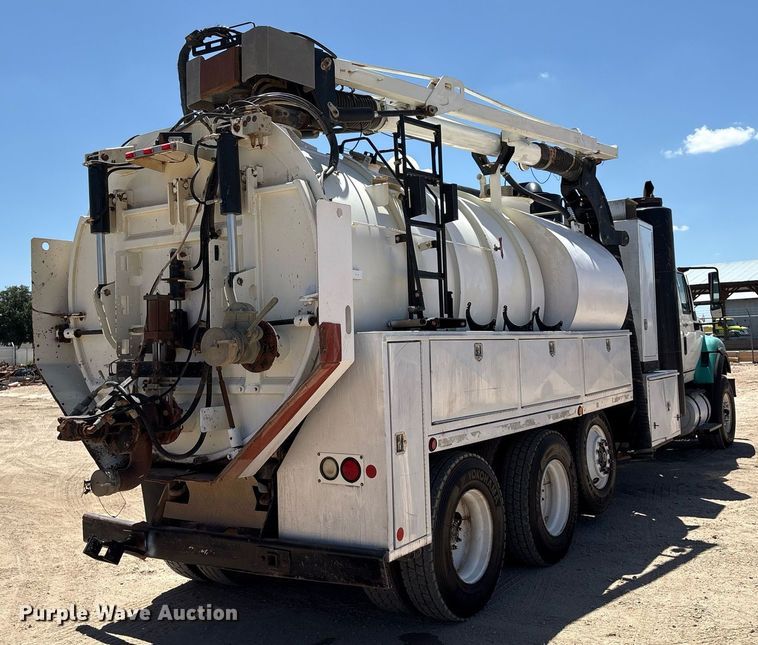 image for item DX8070 2009 International 7600 hydrovac truck