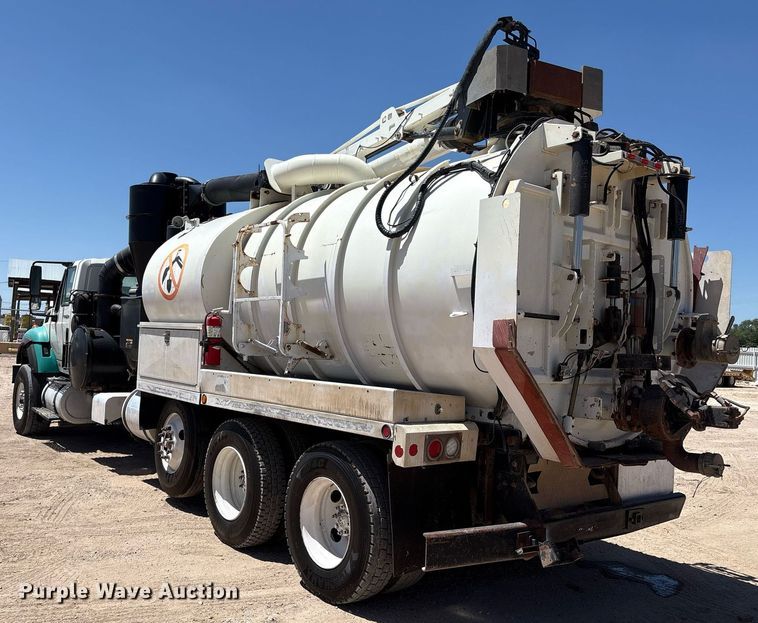 image for item DX8070 2009 International 7600 hydrovac truck