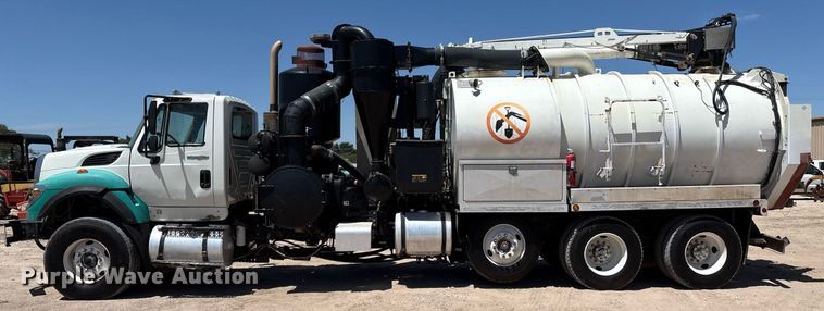 image for item DX8070 2009 International 7600 hydrovac truck