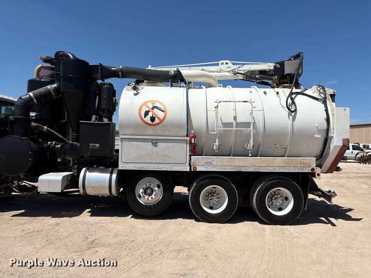 image for item DX8070 2009 International 7600 hydrovac truck
