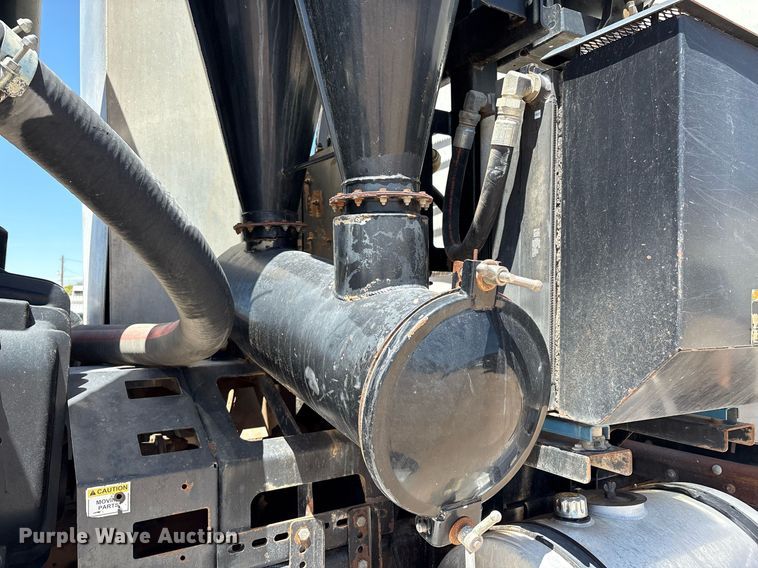 image for item DX8070 2009 International 7600 hydrovac truck