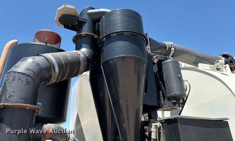 image for item DX8070 2009 International 7600 hydrovac truck