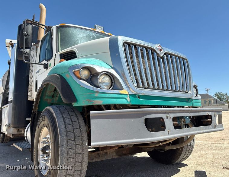 image for item DX8070 2009 International 7600 hydrovac truck