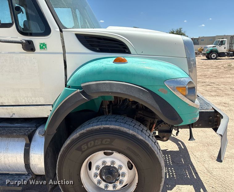 image for item DX8070 2009 International 7600 hydrovac truck