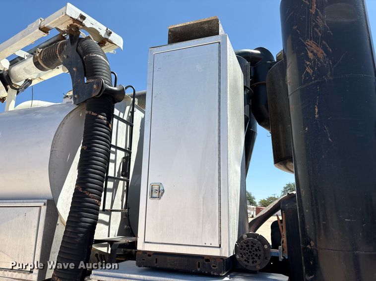 image for item DX8070 2009 International 7600 hydrovac truck