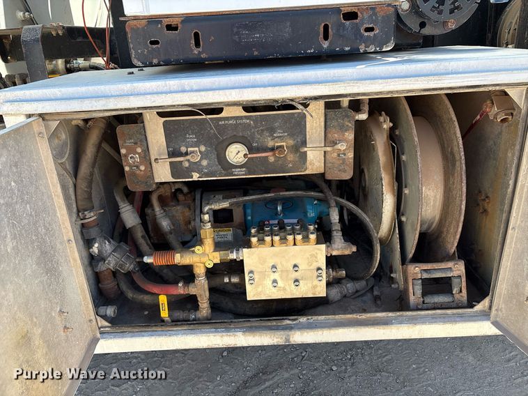 image for item DX8070 2009 International 7600 hydrovac truck