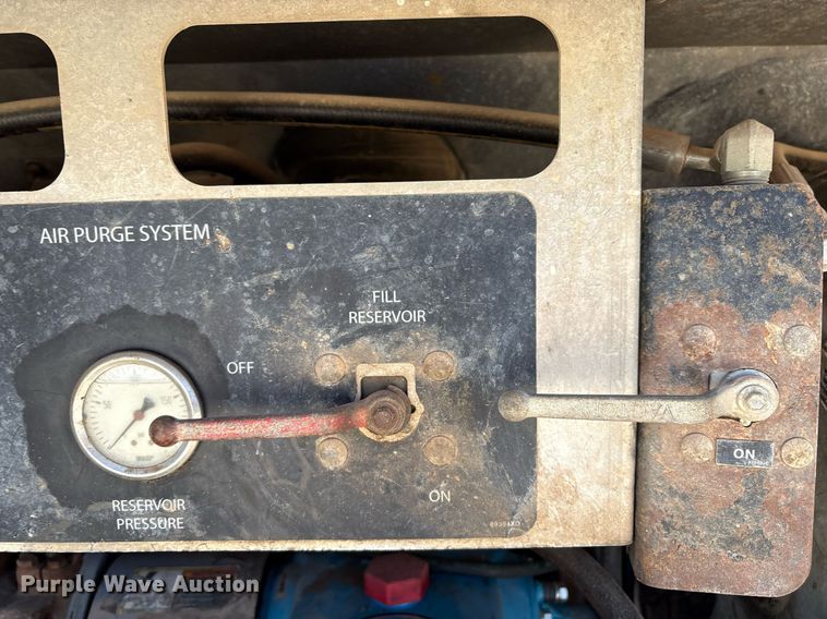 image for item DX8070 2009 International 7600 hydrovac truck