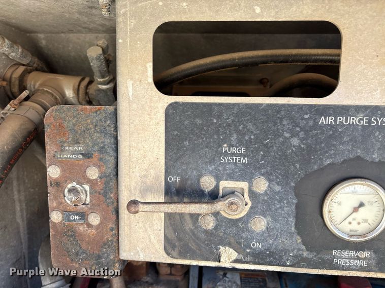 image for item DX8070 2009 International 7600 hydrovac truck