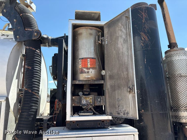 image for item DX8070 2009 International 7600 hydrovac truck