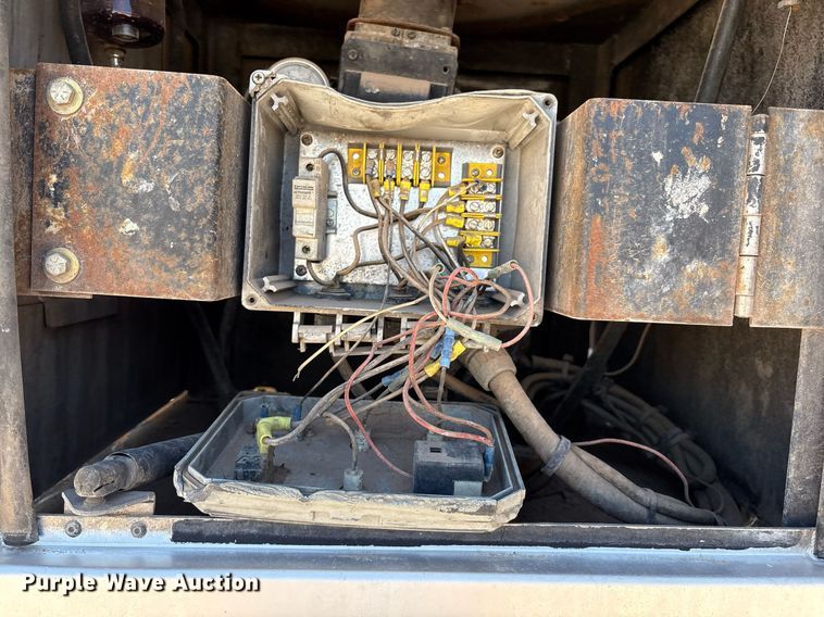 image for item DX8070 2009 International 7600 hydrovac truck