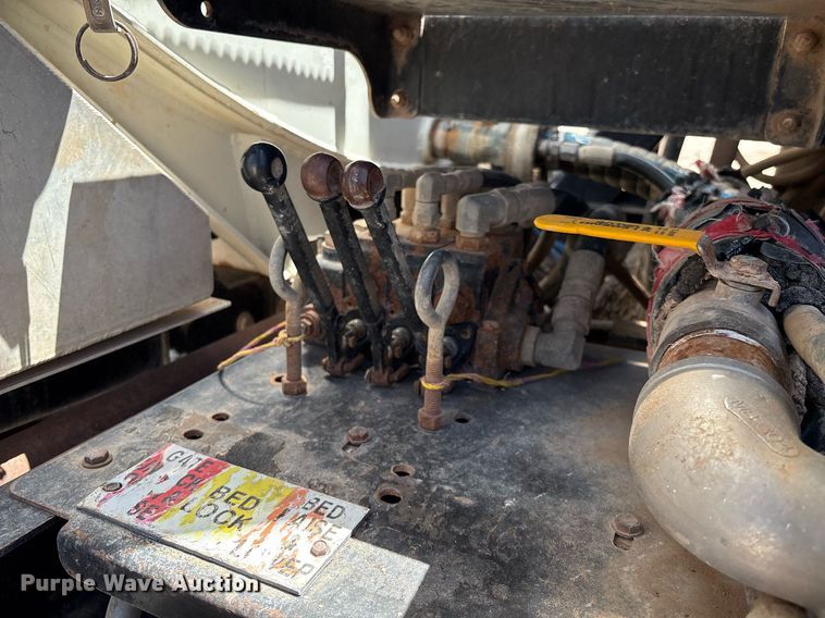 image for item DX8070 2009 International 7600 hydrovac truck