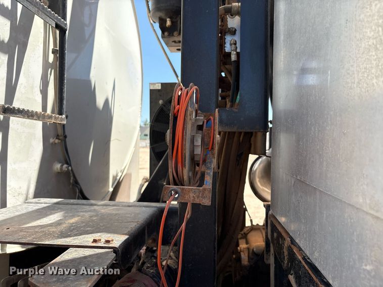 image for item DX8070 2009 International 7600 hydrovac truck