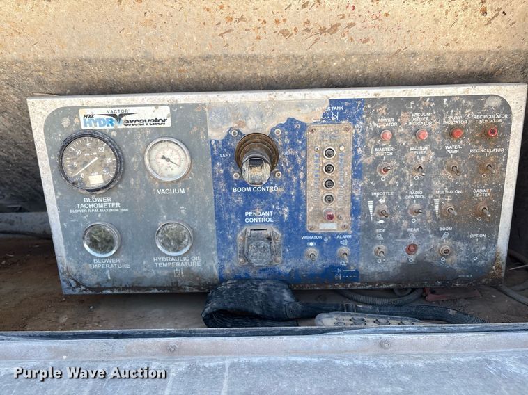 image for item DX8070 2009 International 7600 hydrovac truck