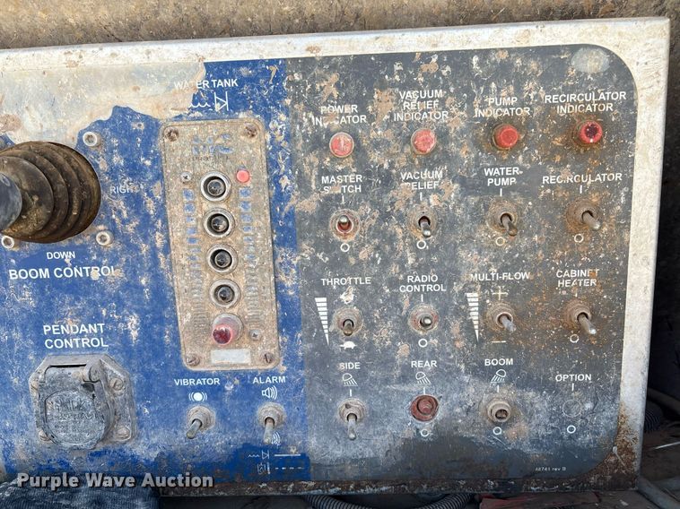 image for item DX8070 2009 International 7600 hydrovac truck