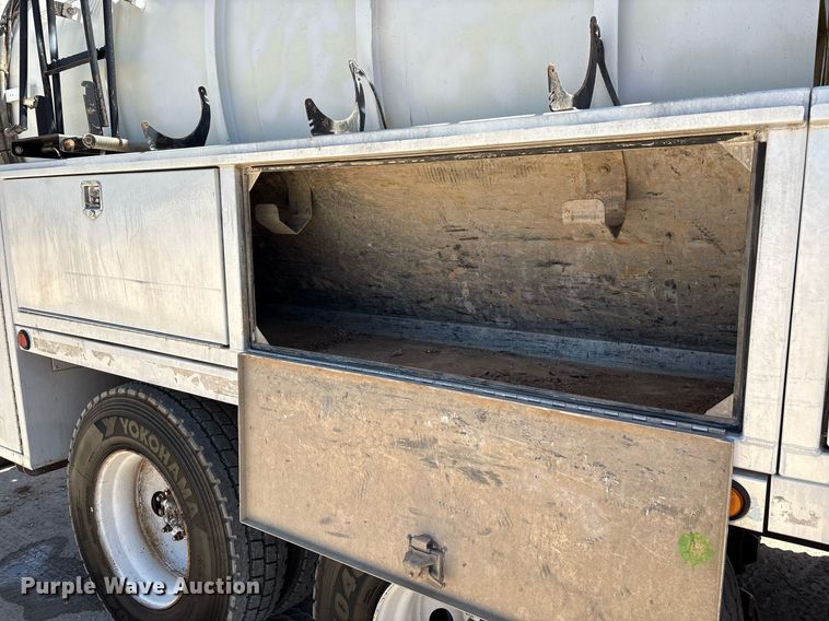 image for item DX8070 2009 International 7600 hydrovac truck