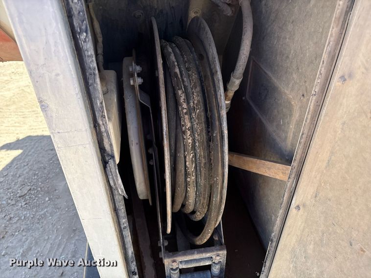 image for item DX8070 2009 International 7600 hydrovac truck