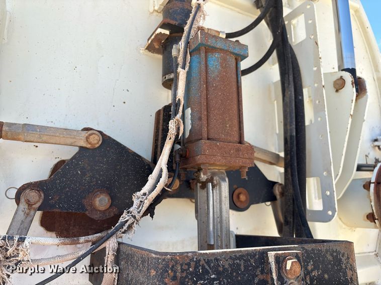 image for item DX8070 2009 International 7600 hydrovac truck