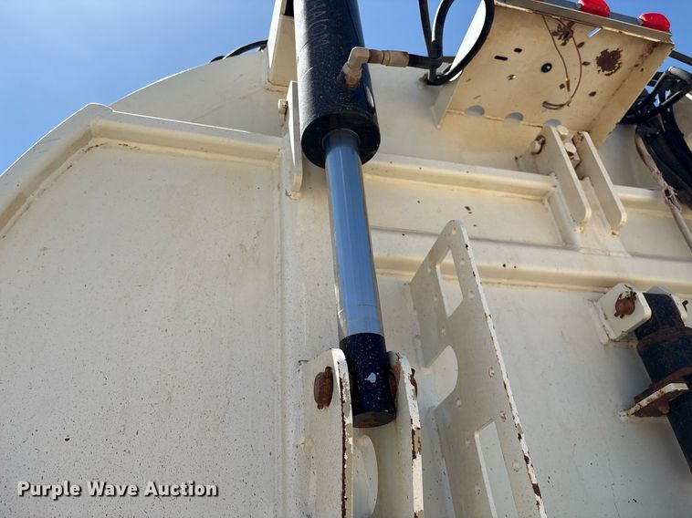 image for item DX8070 2009 International 7600 hydrovac truck