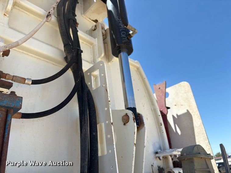 image for item DX8070 2009 International 7600 hydrovac truck