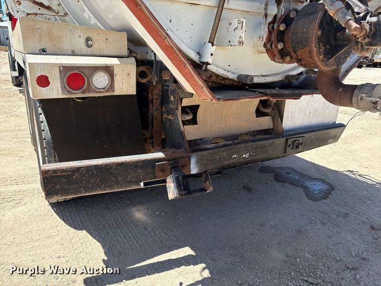 image for item DX8070 2009 International 7600 hydrovac truck