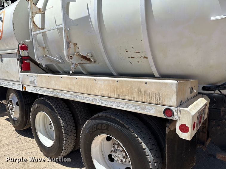 image for item DX8070 2009 International 7600 hydrovac truck