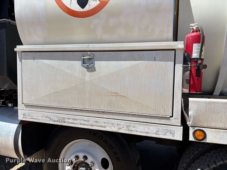 image for item DX8070 2009 International 7600 hydrovac truck