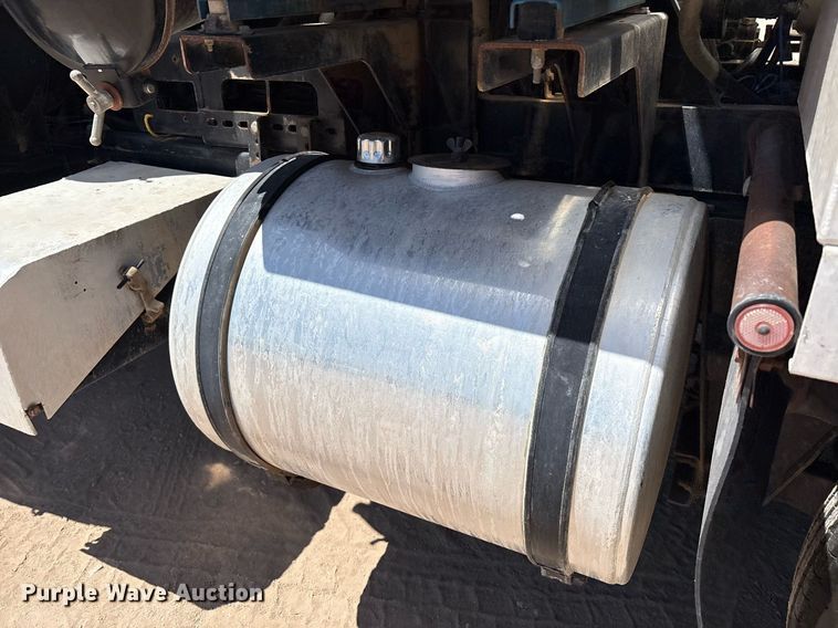 image for item DX8070 2009 International 7600 hydrovac truck