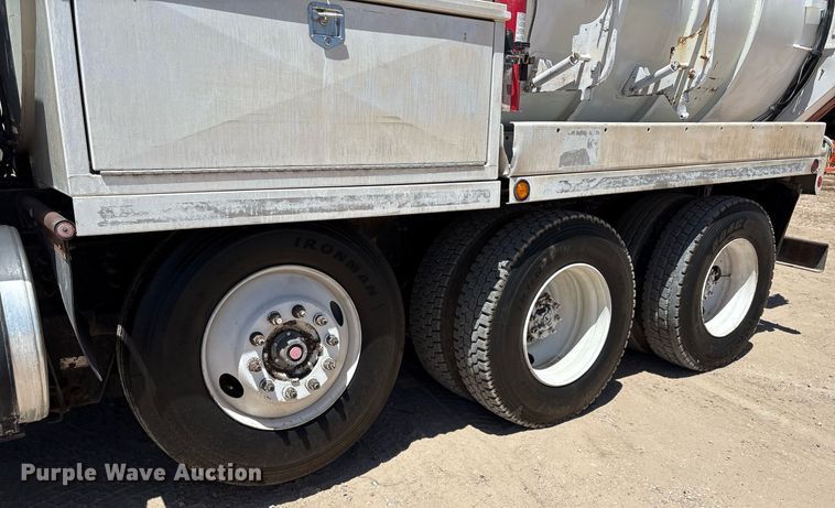 image for item DX8070 2009 International 7600 hydrovac truck