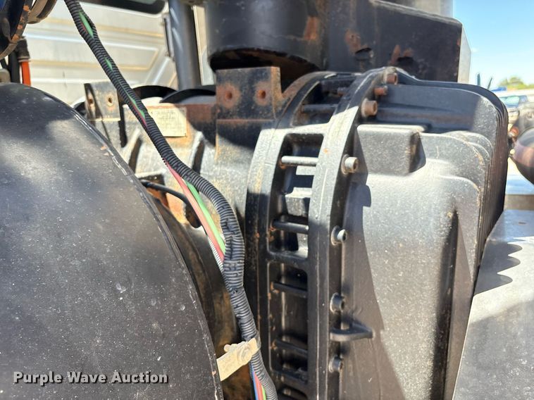 image for item DX8070 2009 International 7600 hydrovac truck