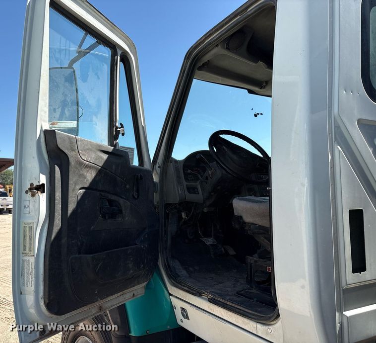 image for item DX8070 2009 International 7600 hydrovac truck