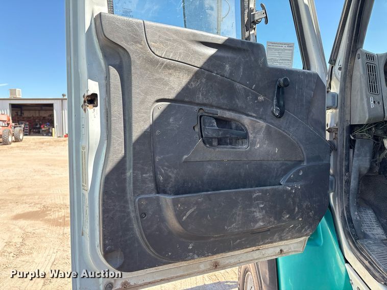 image for item DX8070 2009 International 7600 hydrovac truck