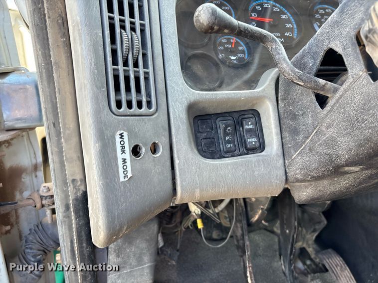 image for item DX8070 2009 International 7600 hydrovac truck