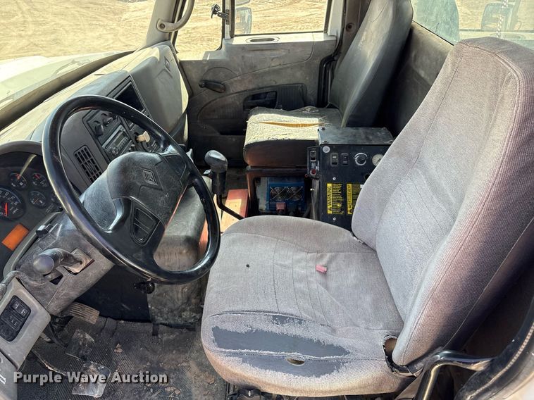 image for item DX8070 2009 International 7600 hydrovac truck