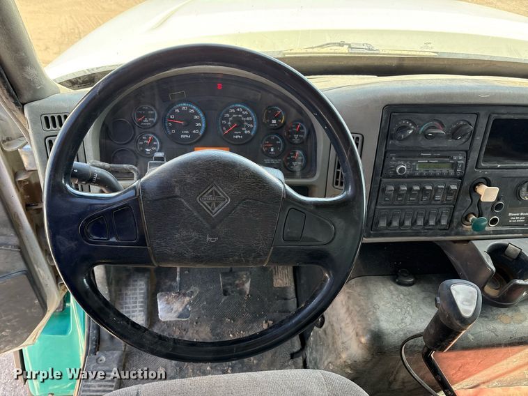 image for item DX8070 2009 International 7600 hydrovac truck