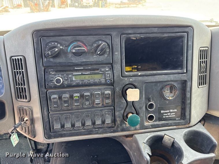 image for item DX8070 2009 International 7600 hydrovac truck