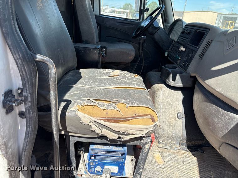 image for item DX8070 2009 International 7600 hydrovac truck