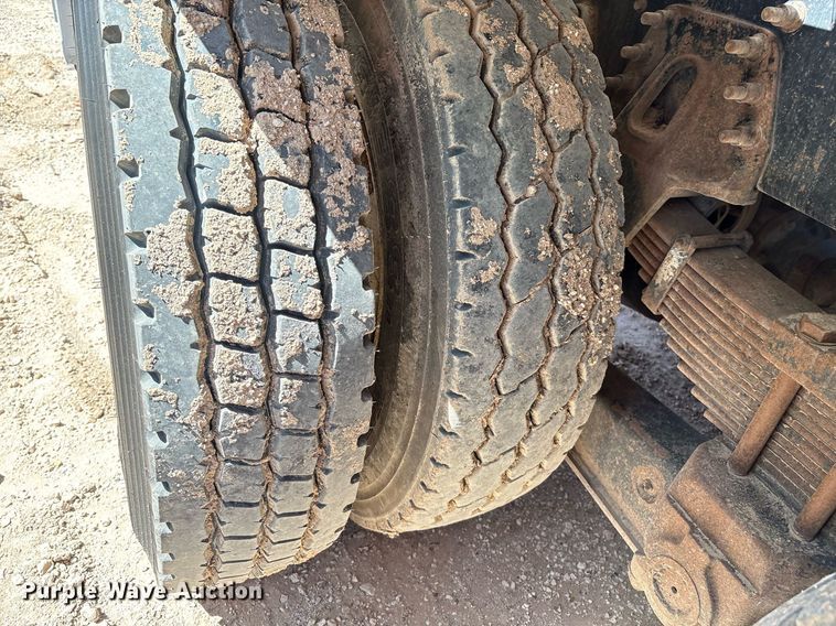 image for item DX8070 2009 International 7600 hydrovac truck